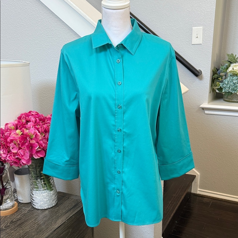 Chico’s NO IRON™ Stretch-Sateen Shirt in Seaspray - Picture 4 of 13
